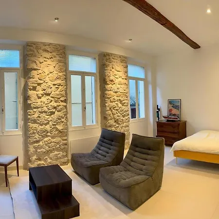 Newly Renovated With Old Charm Апартаменты *