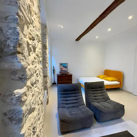 Апартаменты Newly Renovated With Old Charm Антиб